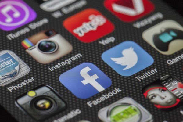 How to Earn as a Social Media Manager? (2025 Guide)