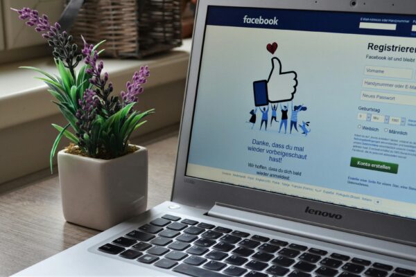 How Do I Run Affiliate Links Through a Facebook Ad?